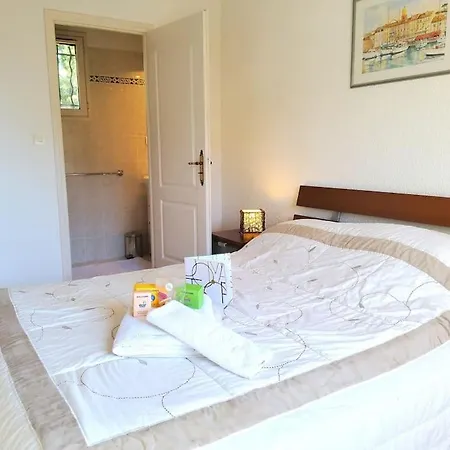 105m2, Piscine, 5 Min Des Golfs, Proche Centre *